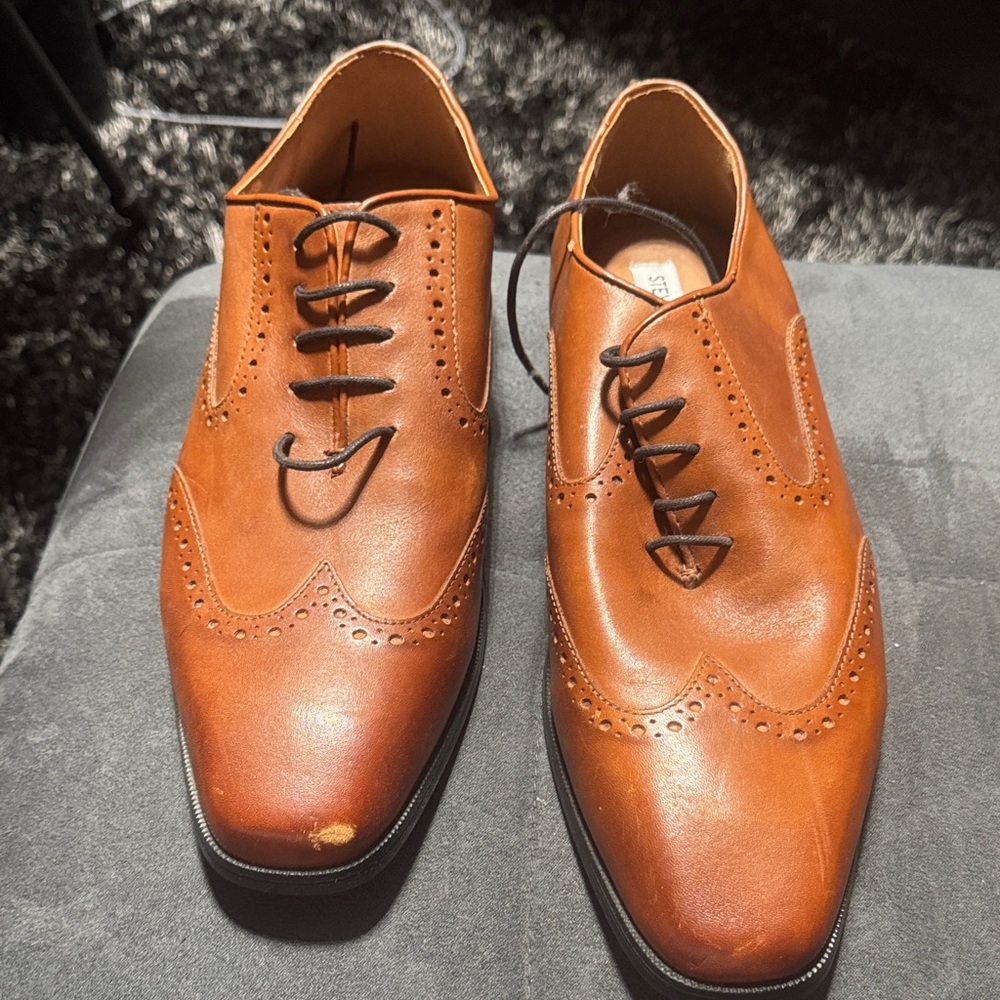 Steve Madden Men's Classic Brown Leather Brogues has little knick see pic